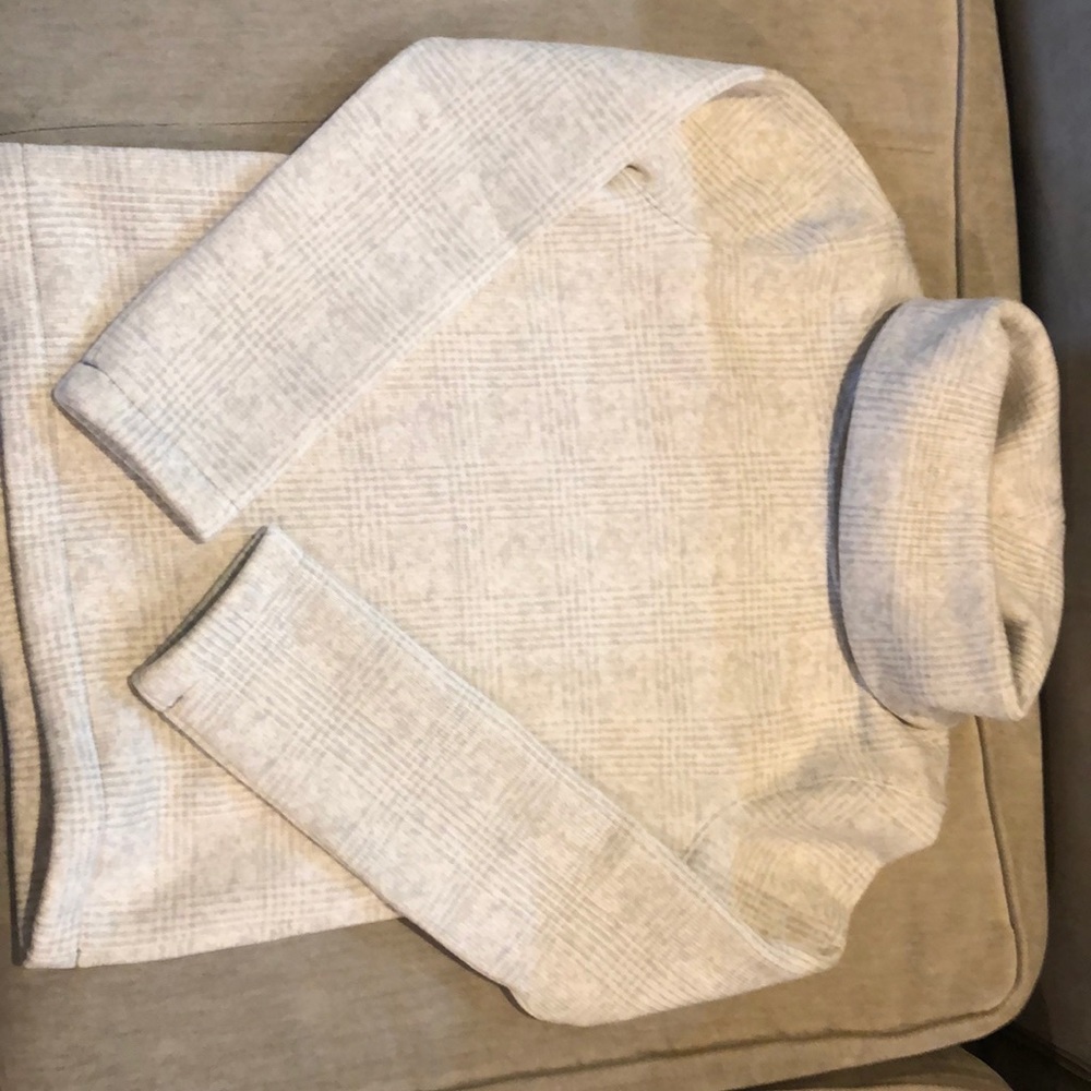 Cream/gray plaid cozy turtleneck